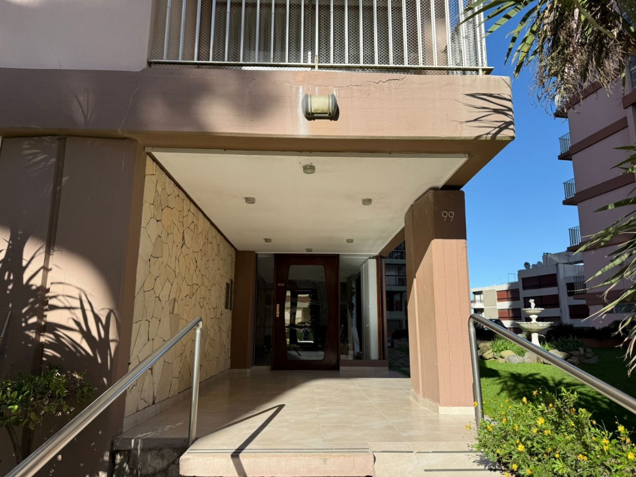 DEPARTAMENTO DOS AMBIENTES EN VENTA - PINAMAR CENTRO
