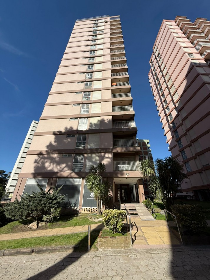 DEPARTAMENTO DOS AMBIENTES EN VENTA - PINAMAR CENTRO