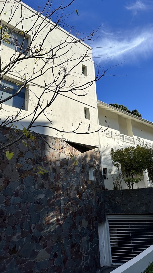 Oficina con cochera en el centro de Pinamar 