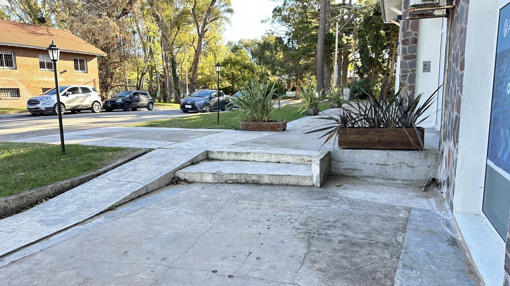 Oficina con cochera en el centro de Pinamar 