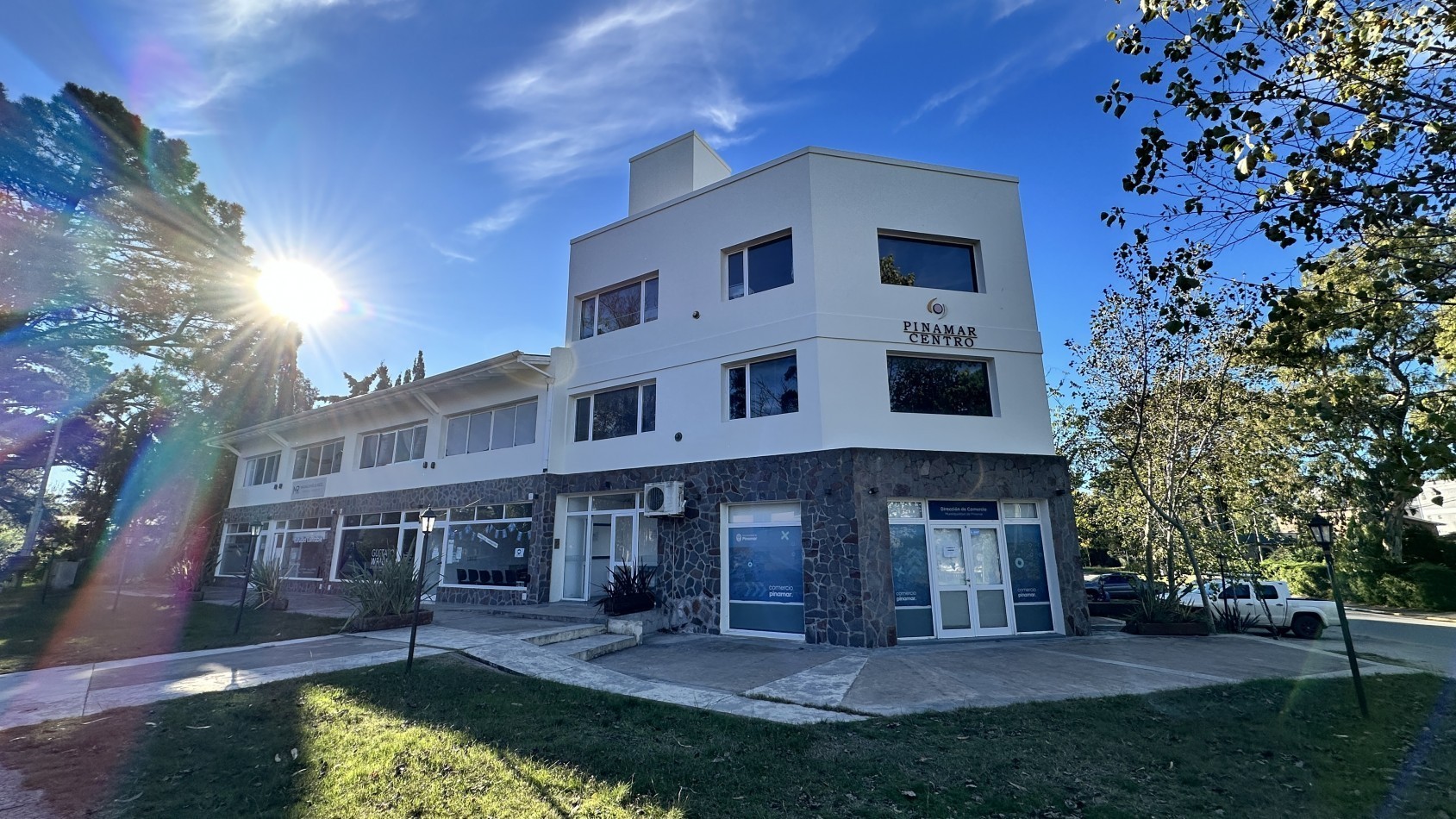 Oficina con cochera en el centro de Pinamar 