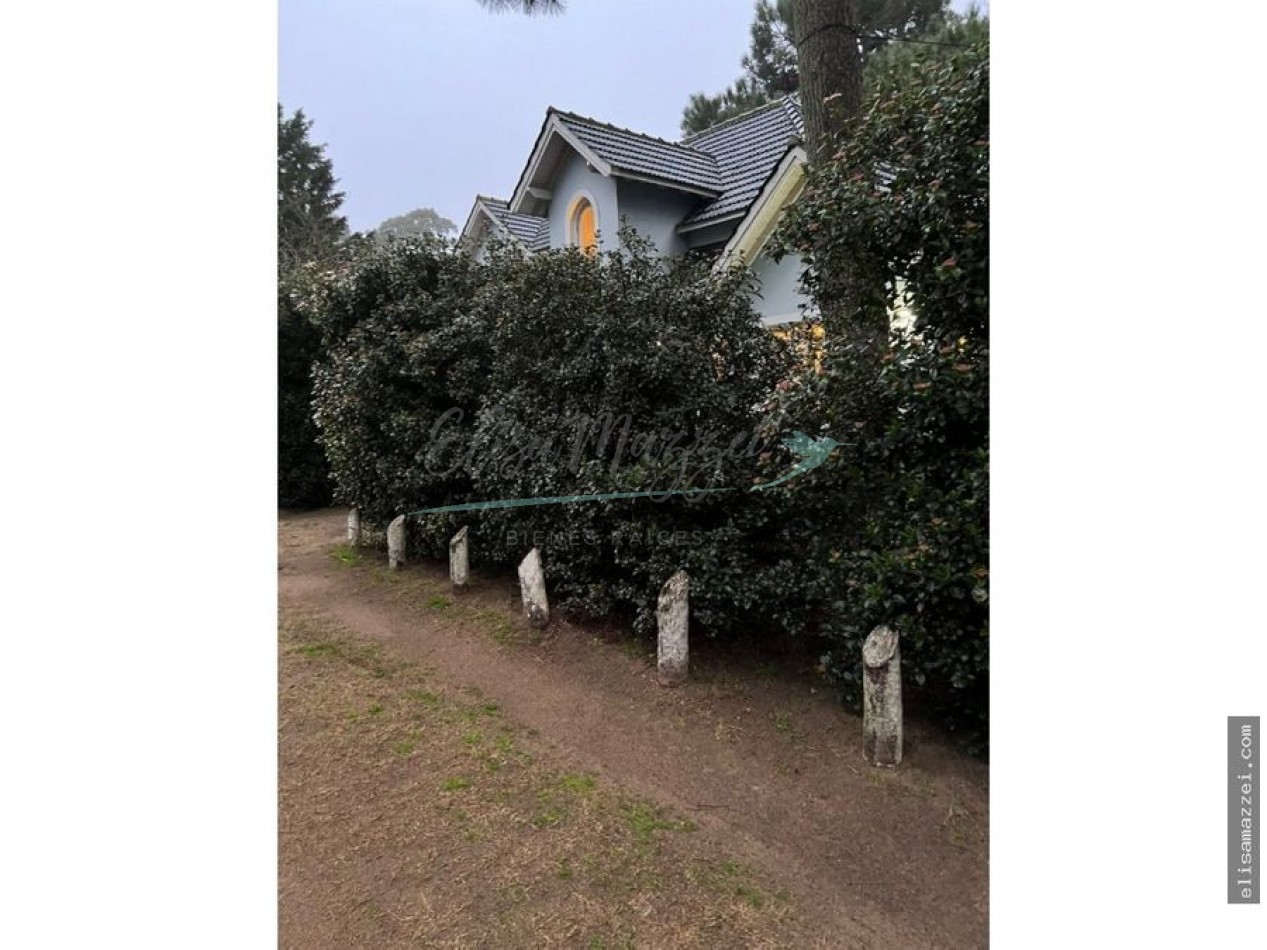 CASA EN VENTA - PINAMAR