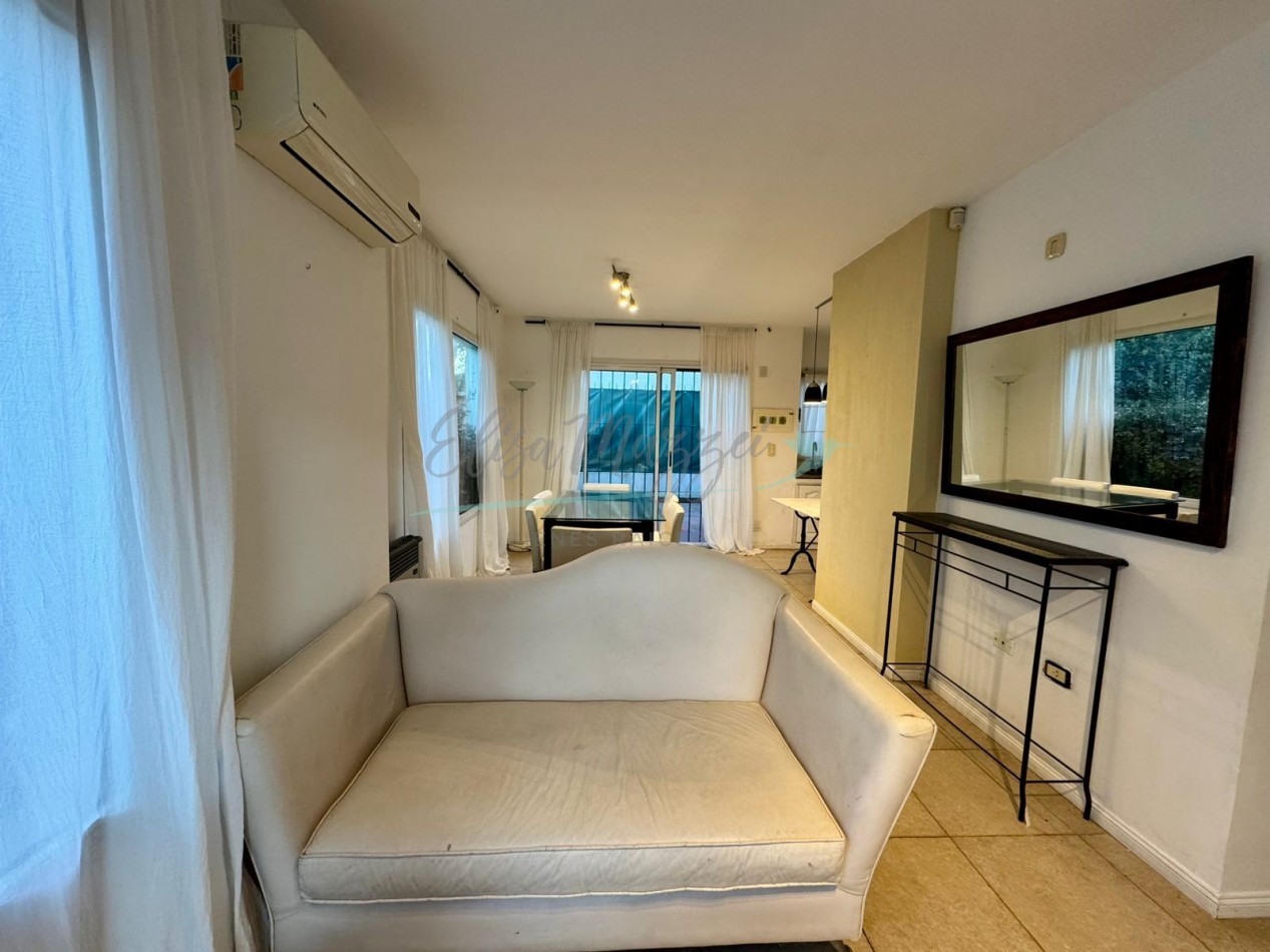 DUPLEX CUATRO AMBIENTES EN ALQUILER ANUAL - PINAMAR CENTRO 