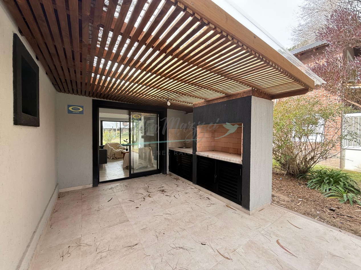CASA A ESTRENAR EN VENTA - PINAMAR