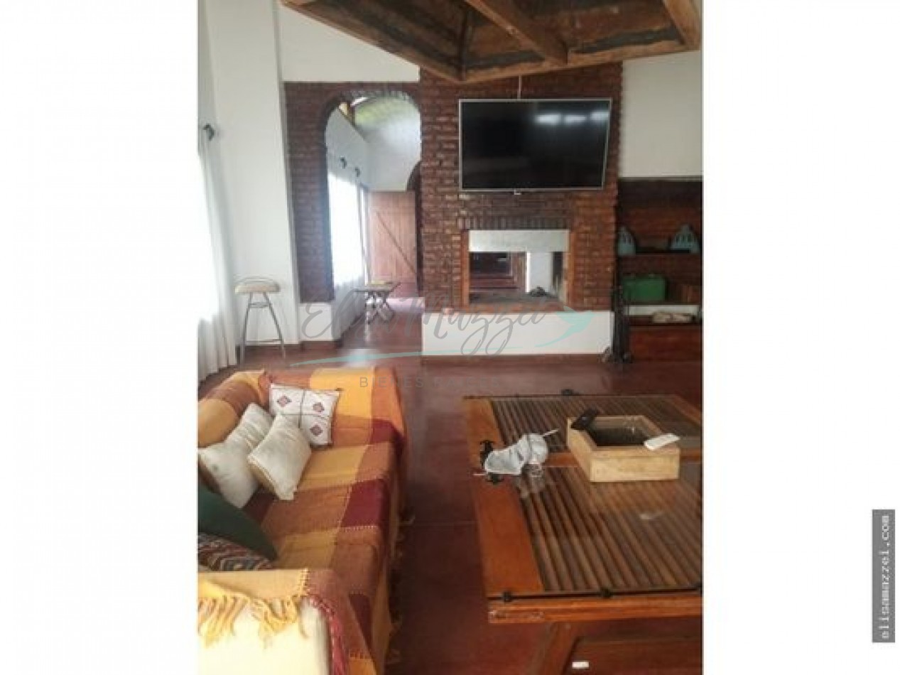CASA EN VENTA - PINAMAR