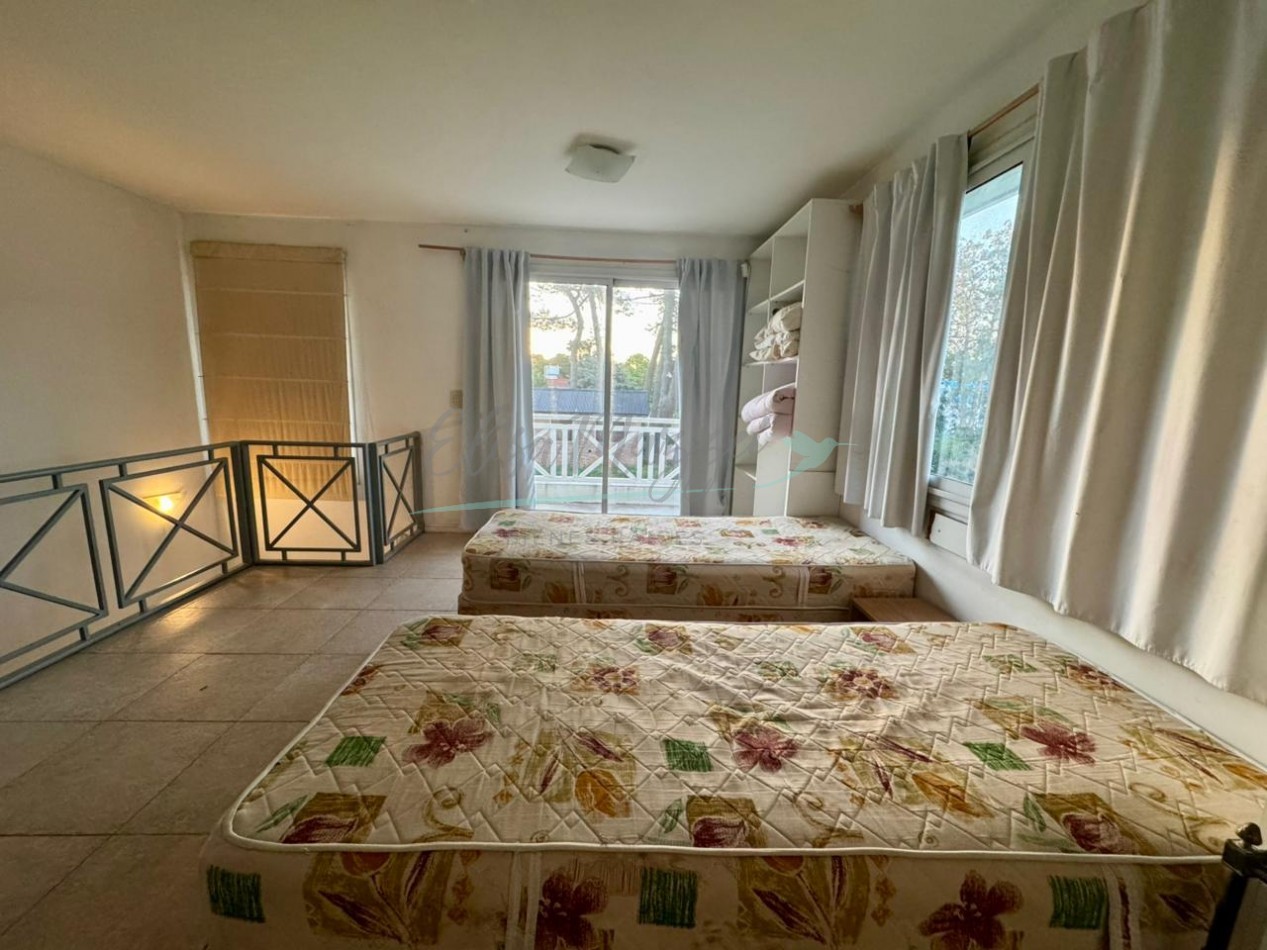 DUPLEX CUATRO AMBIENTES EN ALQUILER ANUAL - PINAMAR CENTRO 