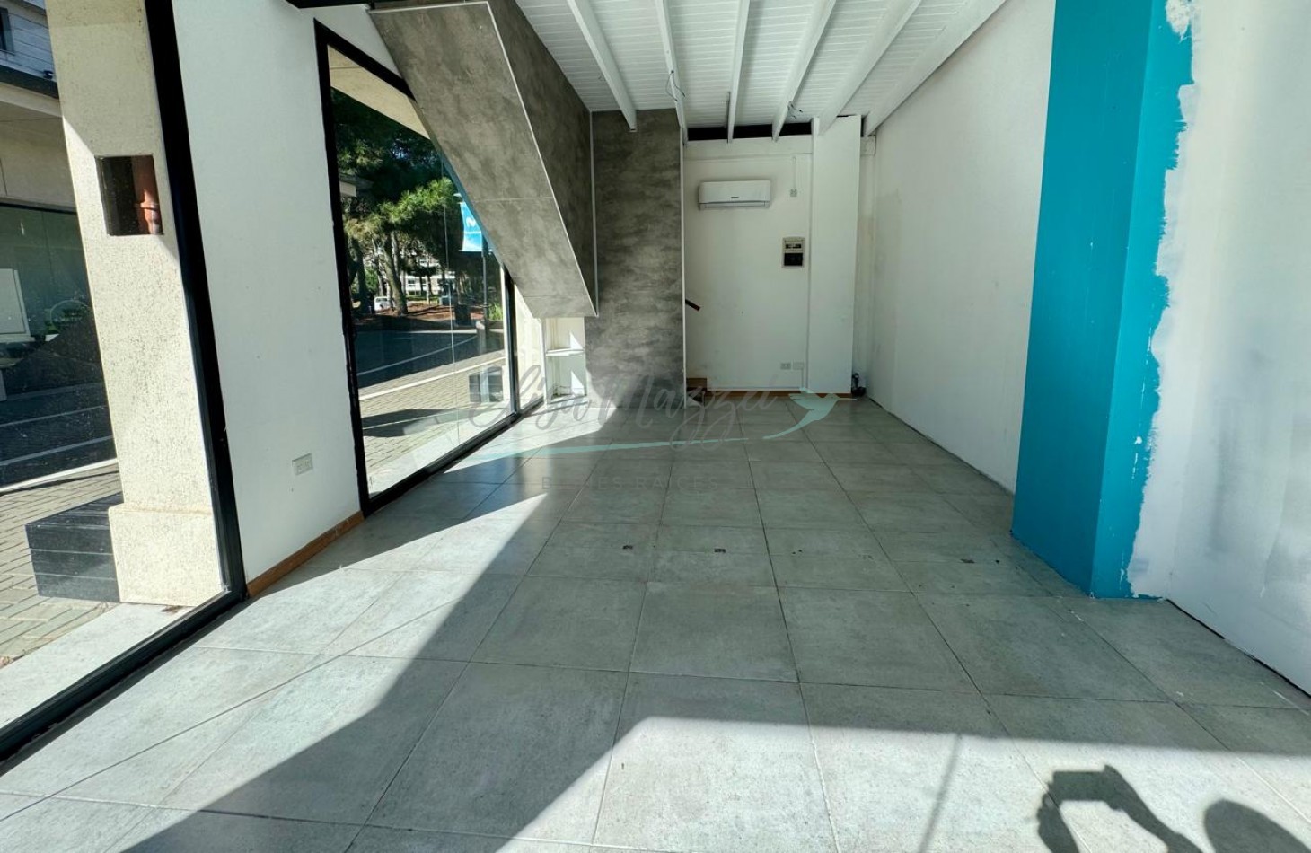 LOCAL COMERCIAL EN ALQUILER - PINAMAR