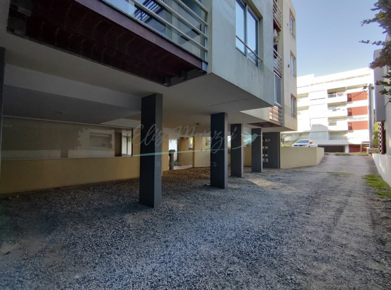 DEPARTAMENTO TRES AMBIENTES A METROS DEL MAR - EN VENTA - PINAMAR