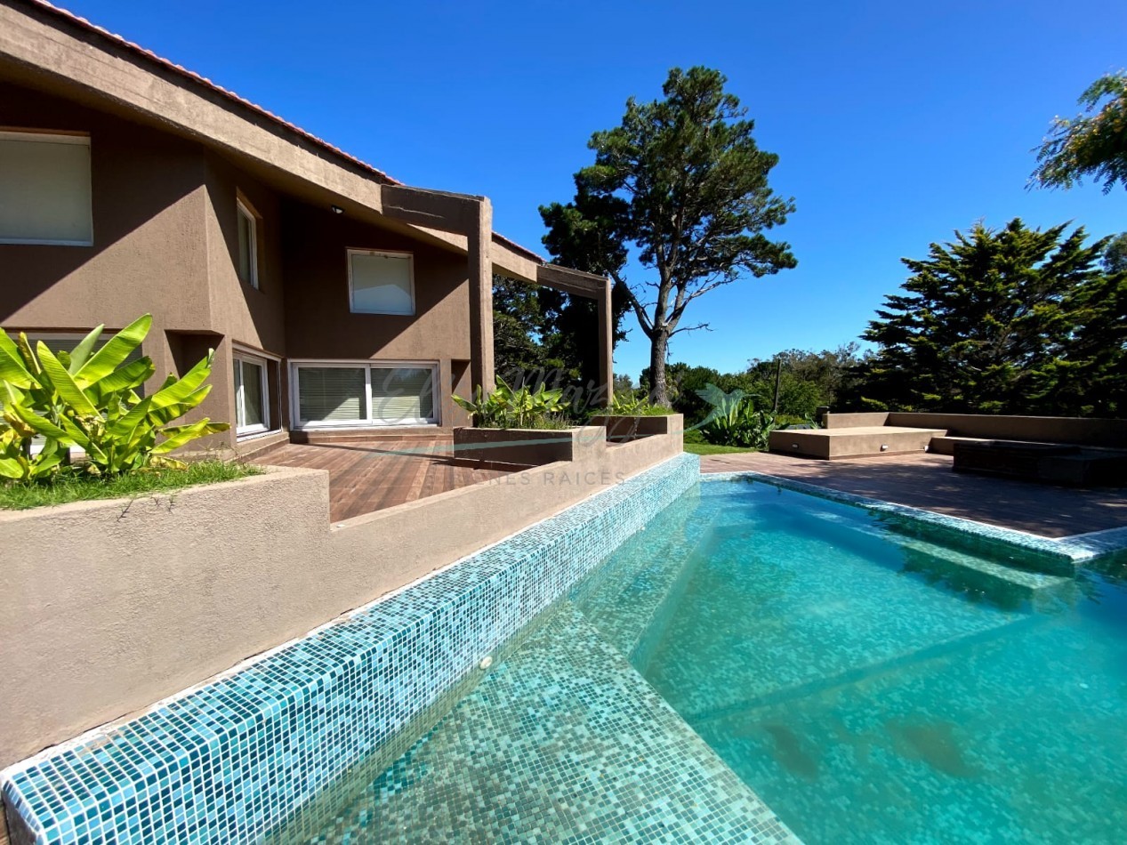 CASA EN VENTA - PINAMAR