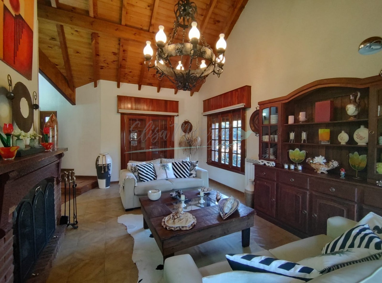 CASA EN VENTA - PINAMAR CENTRO