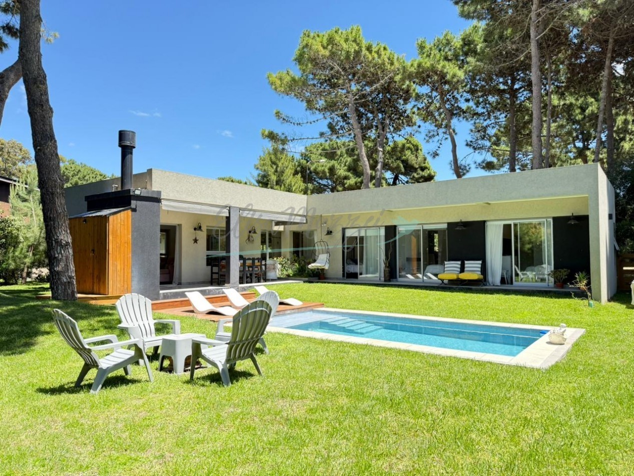 CASA EN VENTA - PINAMAR 