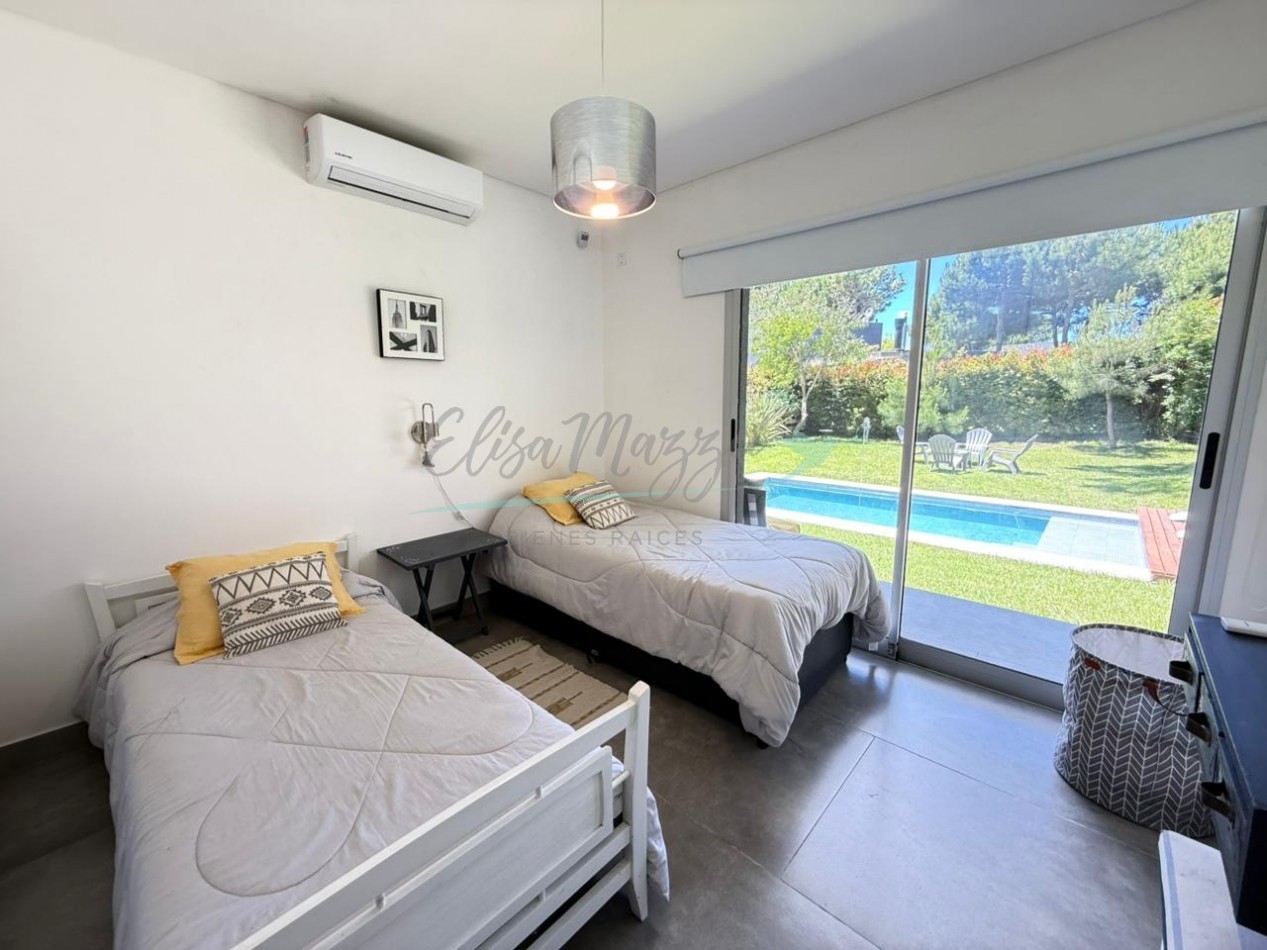 CASA EN VENTA - PINAMAR 