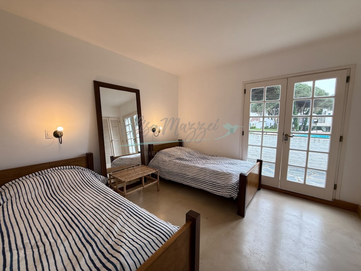 CASA EN VENTA - PINAMAR 